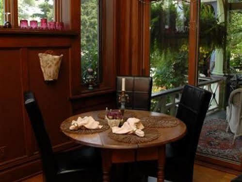 Boyden House Inn B&B Гранд-Гейвен Ресторан фото